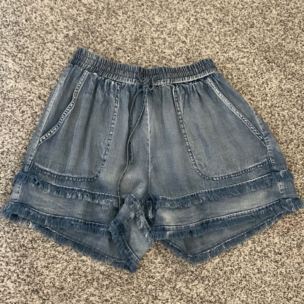 women’s easel flowy denim shorts